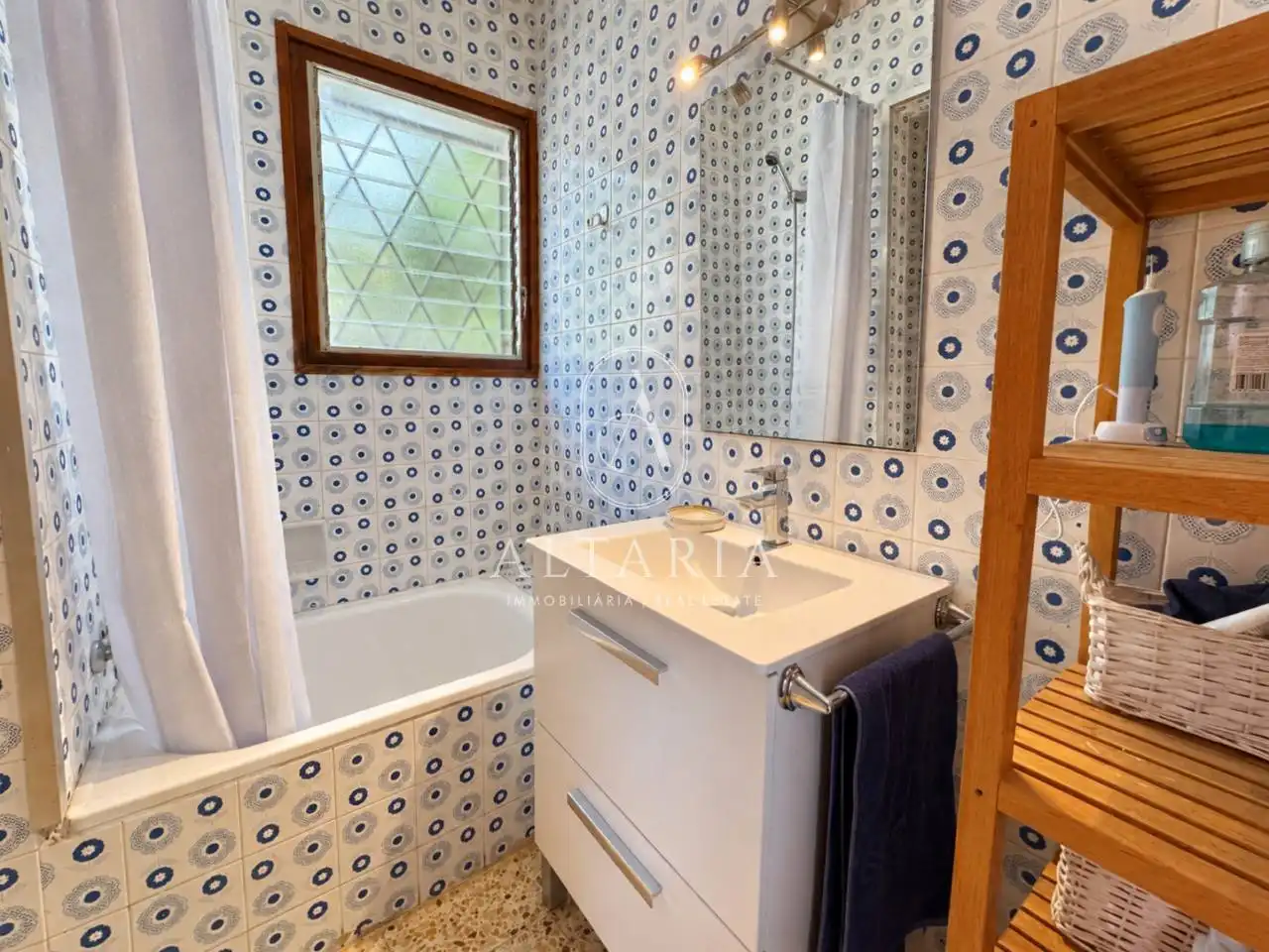 Bany de Finca rústica en venda en Pineda de Mar amb Jardí privat, Piscina i Alarma