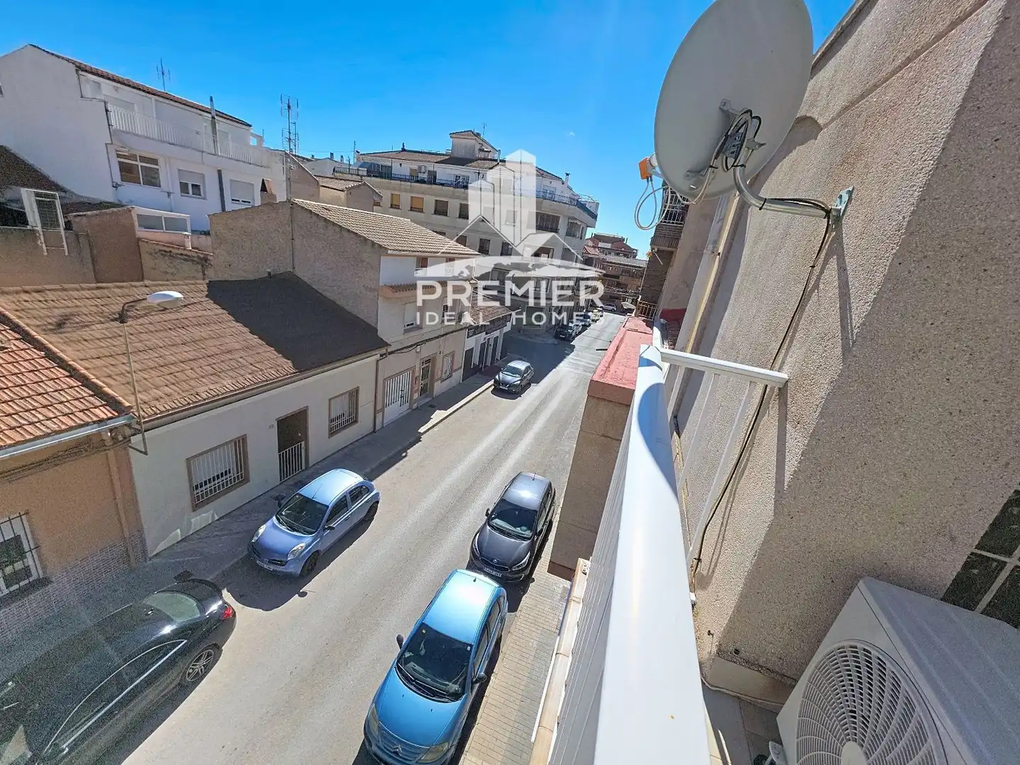 Vista exterior de Casa o xalet en venda en Petrer amb Aire condicionat, Calefacció i Terrassa