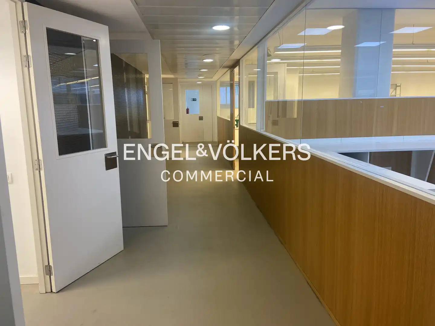 Oficina de alquiler en L'Hospitalet de Llobregat con Terraza