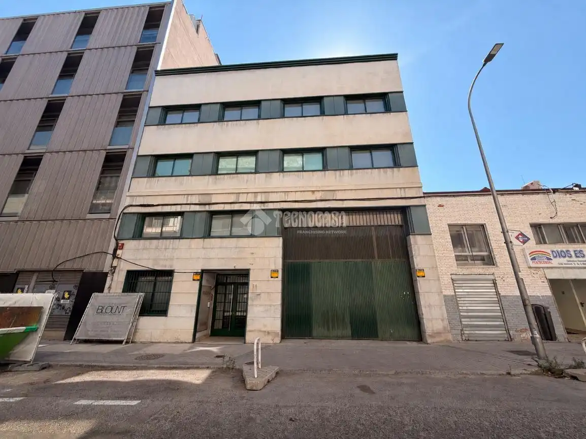 Außenansicht von Gebäude zur Miete in Madrid