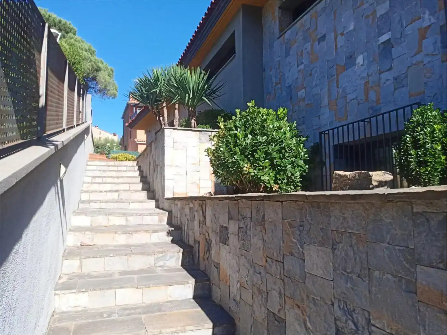 Vista exterior de Casa o xalet en venda en Sant Martí de Centelles amb Aire condicionat i Piscina