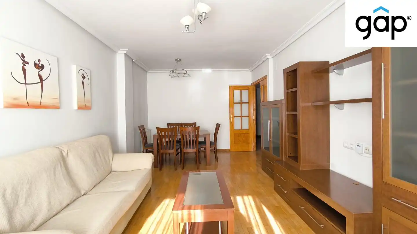 Sala de estar de Piso de alquiler en Cuenca con Calefacción, Terraza y Amueblado