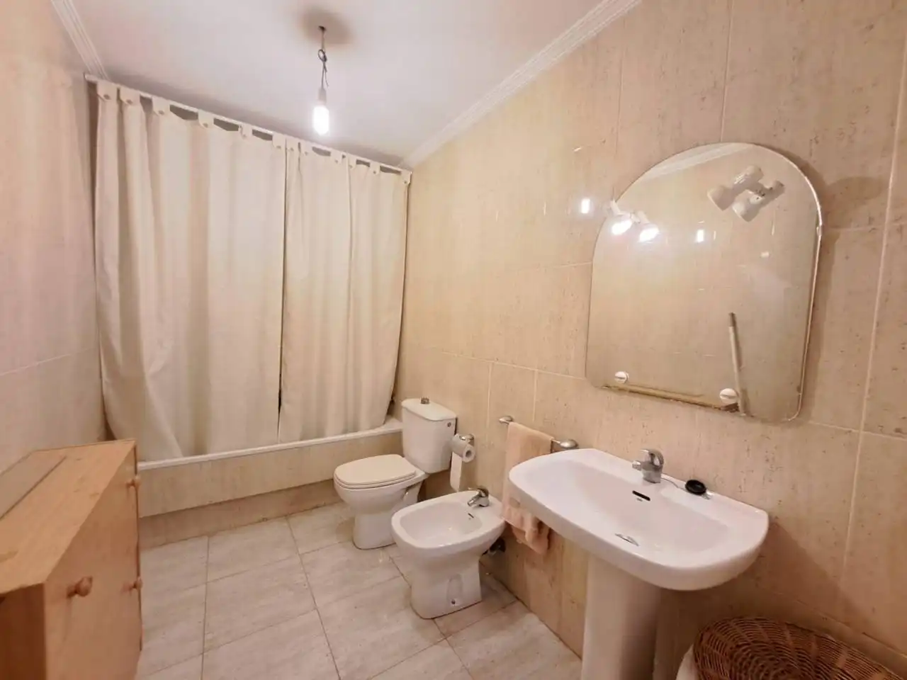 Bany de Casa o xalet en venda en Burgos amb Calefacció, Jardí privat i Parquet
