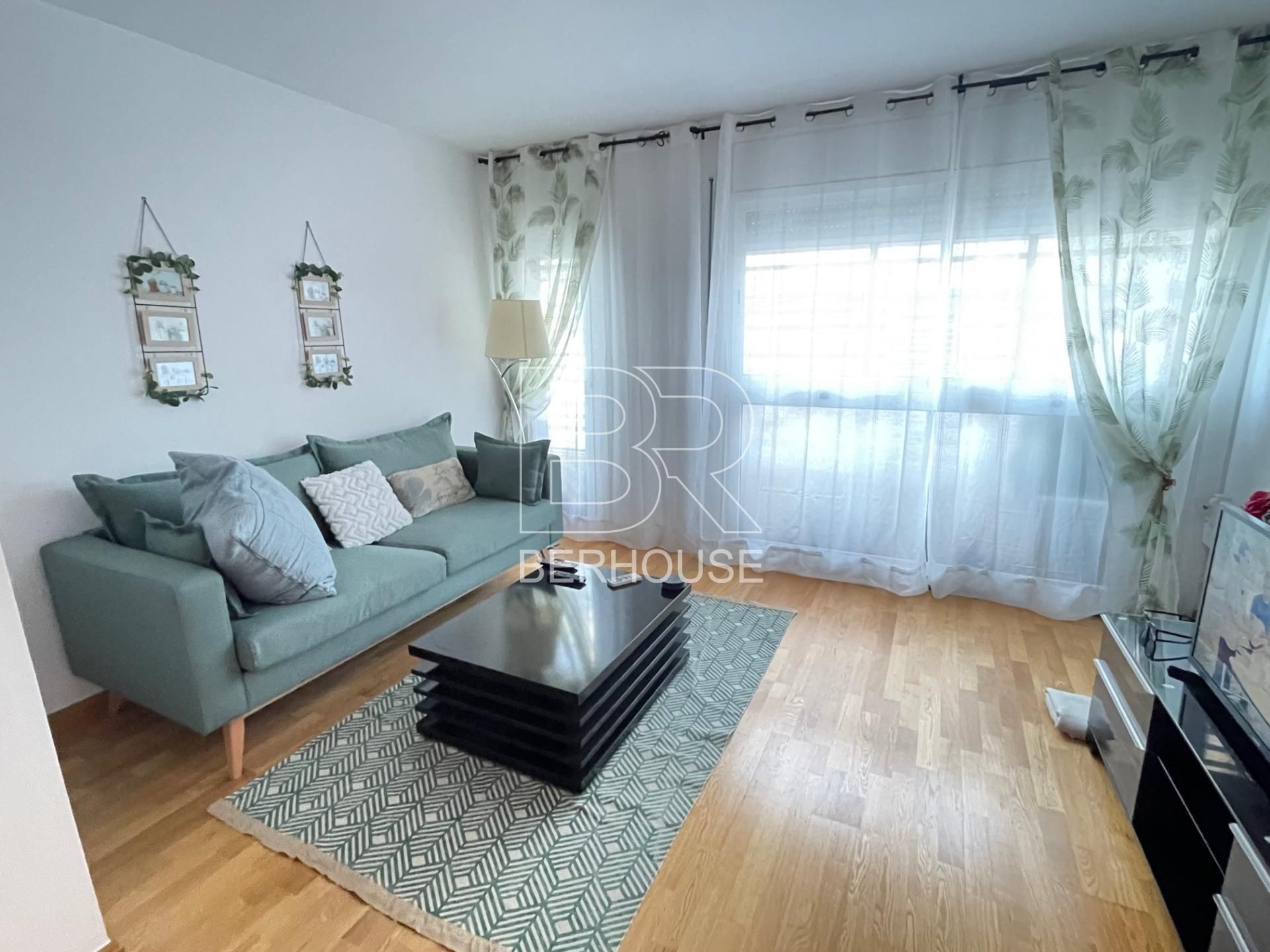 Living room of Flat for sale in El Masnou  with Air Conditioner, Heating and Parquet flooring