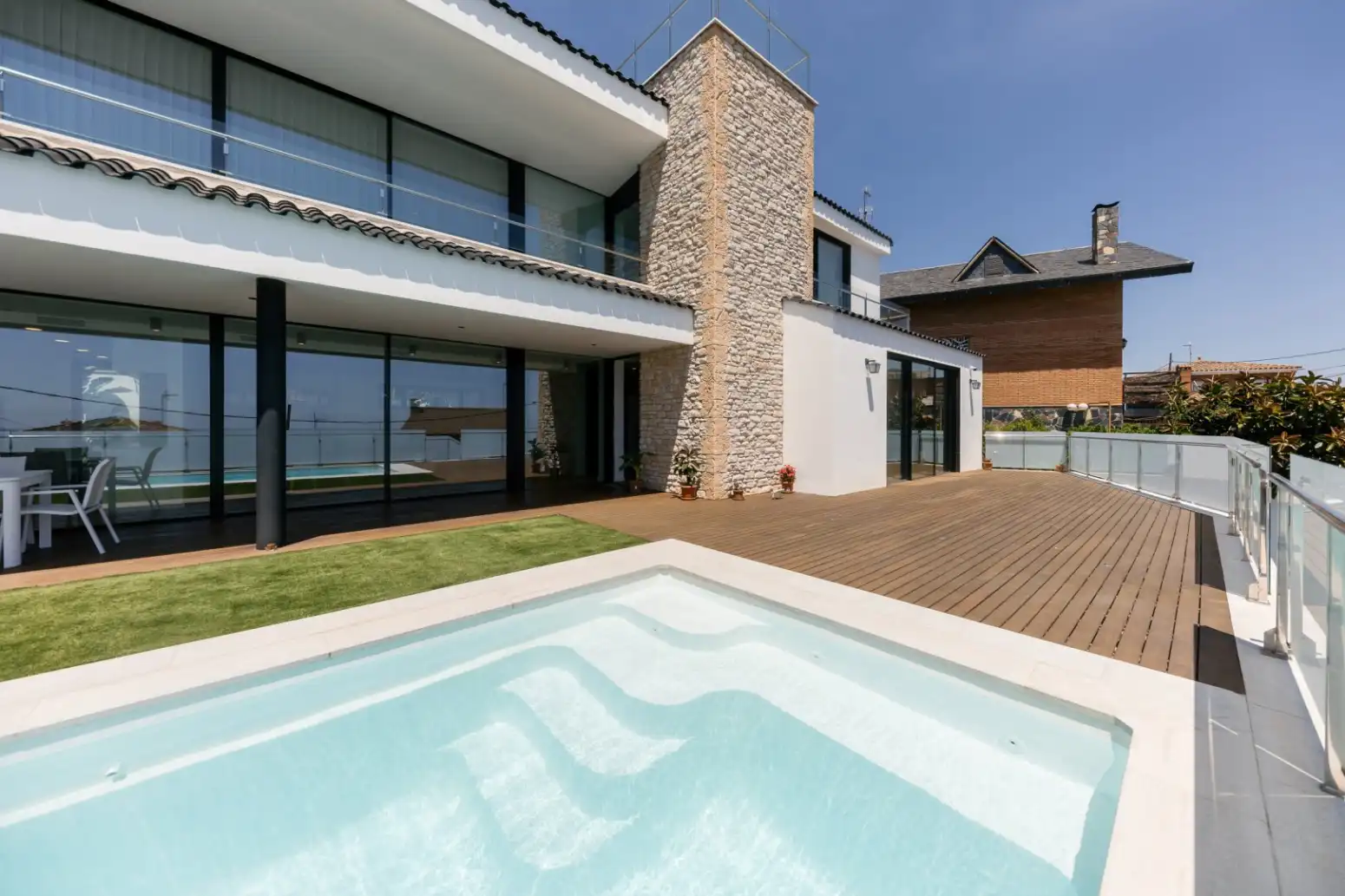 Piscina de Casa o xalet en venda en Viladecans amb Aire condicionat, Calefacció i Jardí privat