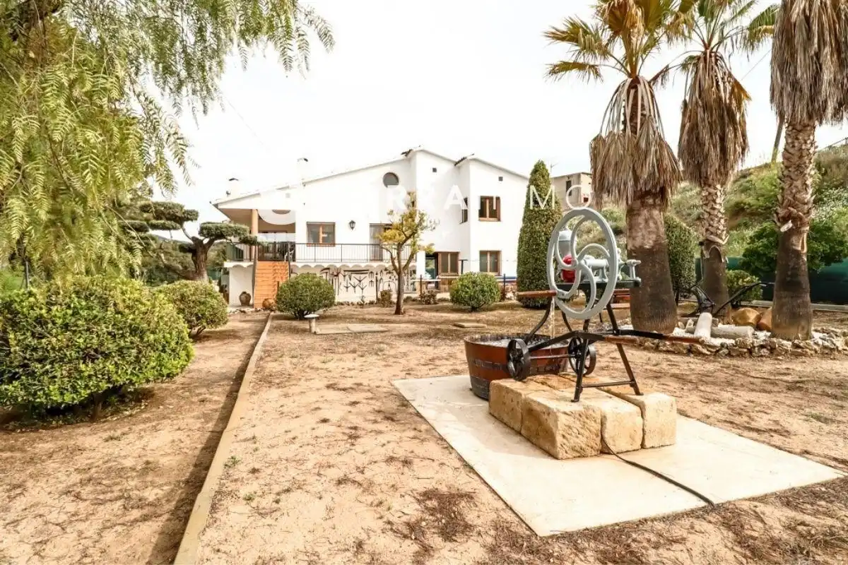 Vista exterior de Casa o xalet en venda en Font-rubí amb Jardí privat