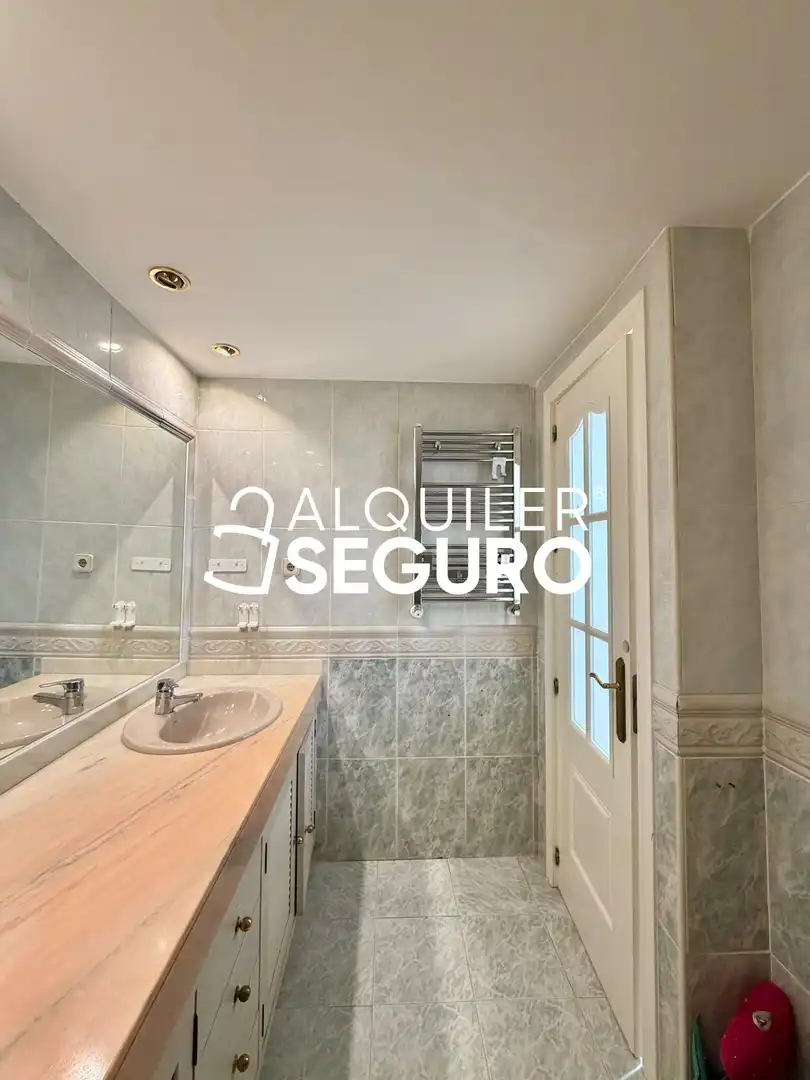 Bathroom of Houses for rent in Las Rozas de Madrid  with Air Conditioner, Heating and Terrace
