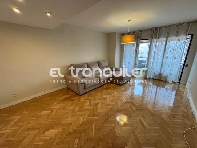 Sala de estar de Piso de alquiler en  Madrid Capital con Parquet, Terraza y Trastero
