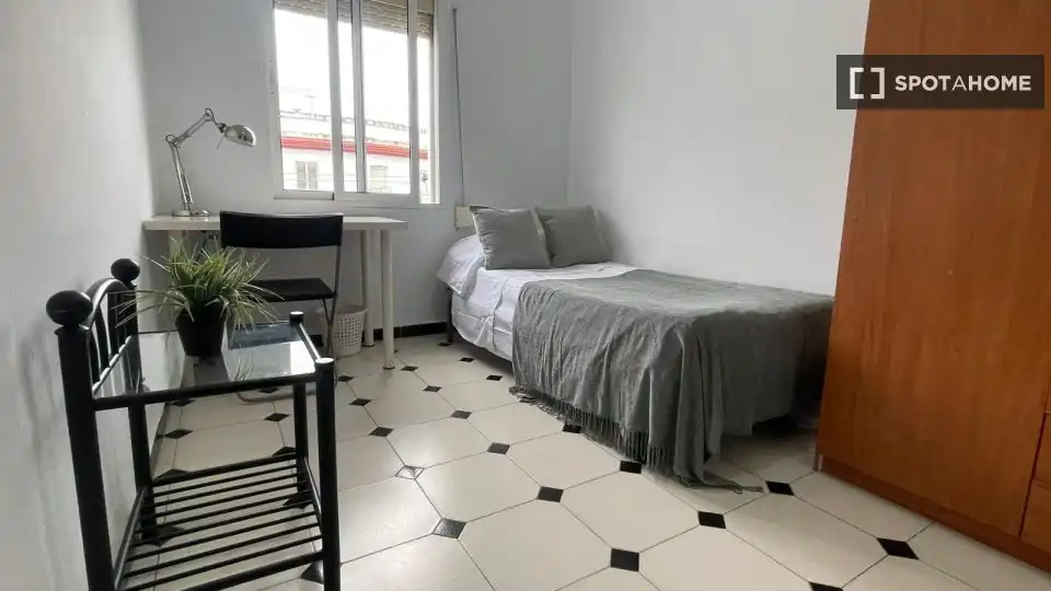 Room in Triana Este
