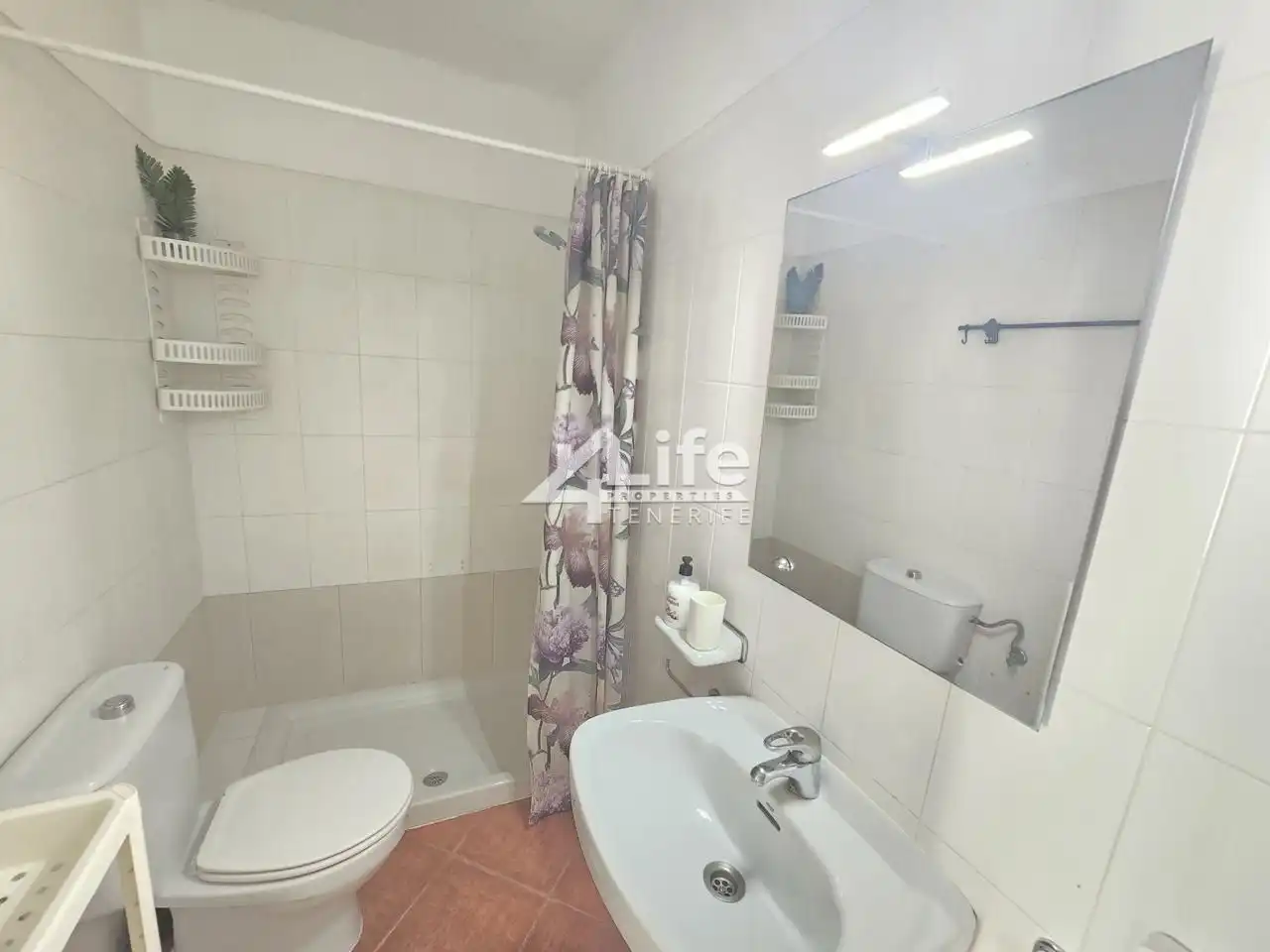 Baño de Piso en venta en Arona con Terraza