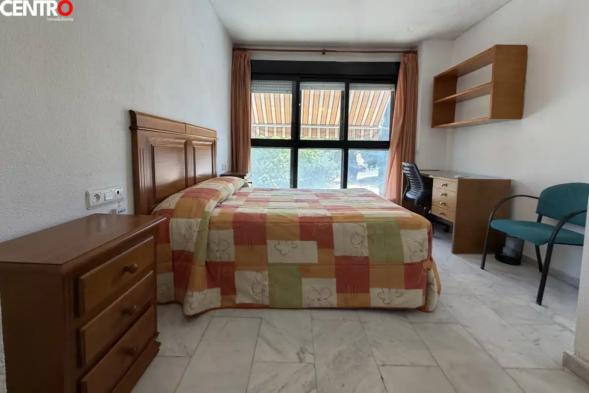 Habitación de Piso en venta en Granada con Aire acondicionado, Calefacción y Jardín privado