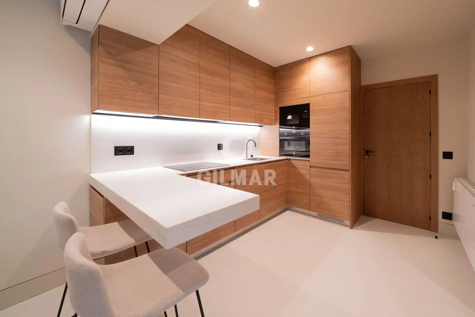 Kitchen of Flat for sale in Madrid  with Heating, Furnished and Balcony