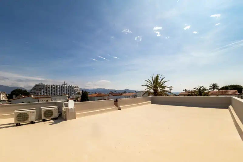Terrace of Attic for sale in Empuriabrava  with Air Conditioner, Heating and Private garden