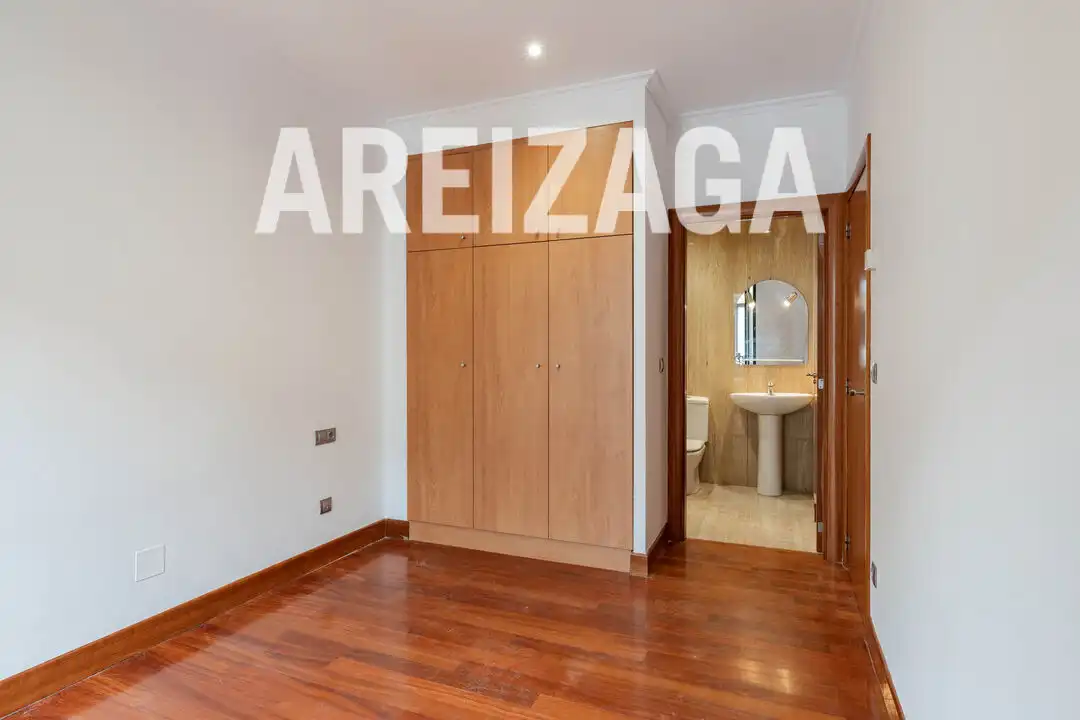 Bedroom of Flat for sale in Donostia - San Sebastián   with Heating and Balcony