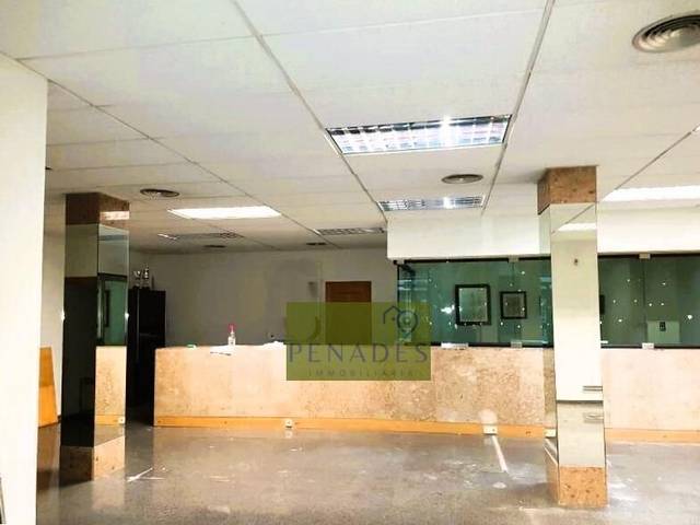 Local comercial en Alquiler en Sant Josep - Zona Hospital