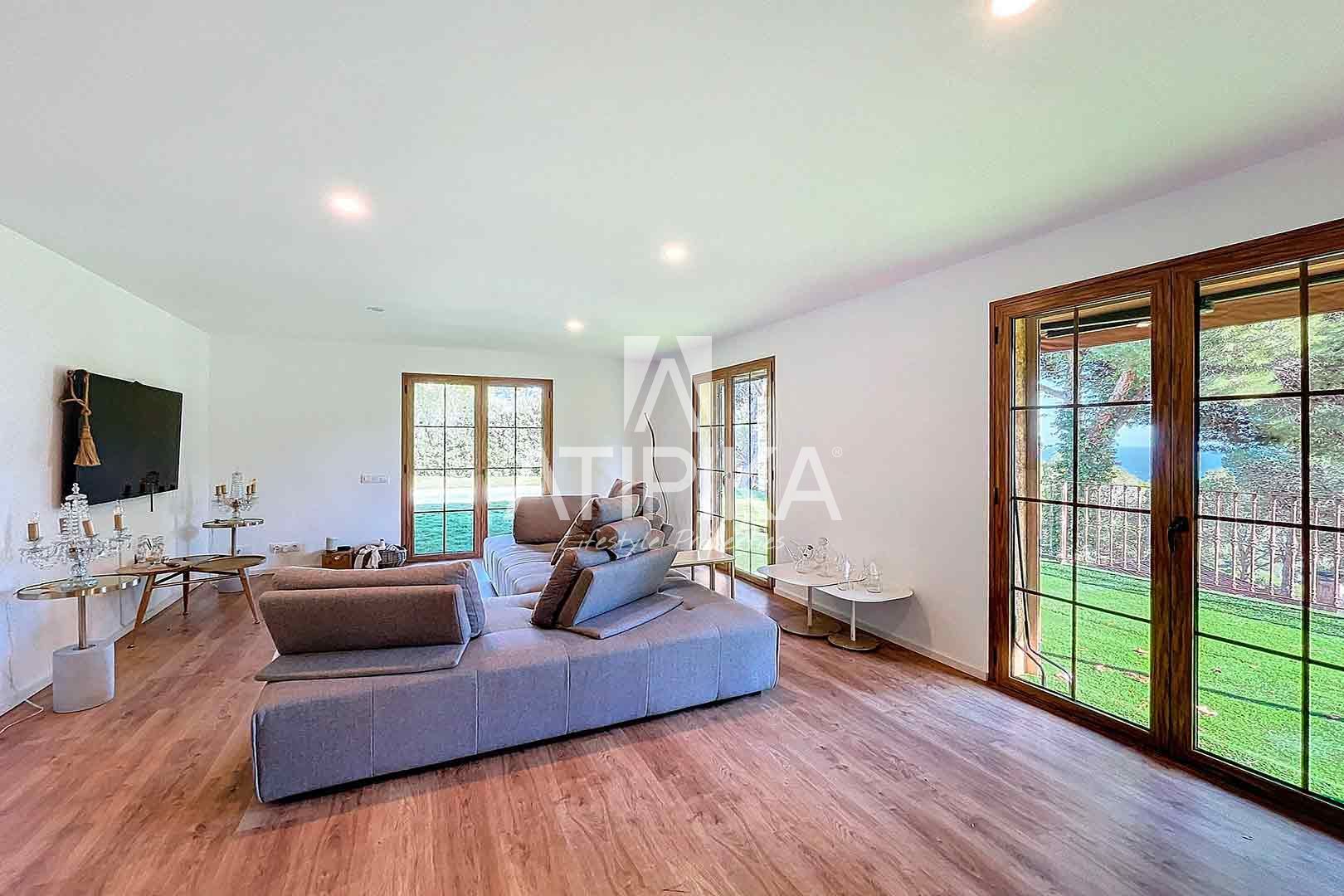 Sala d'estar de Casa o xalet en venda en Begur amb Aire condicionat, Parquet i Traster