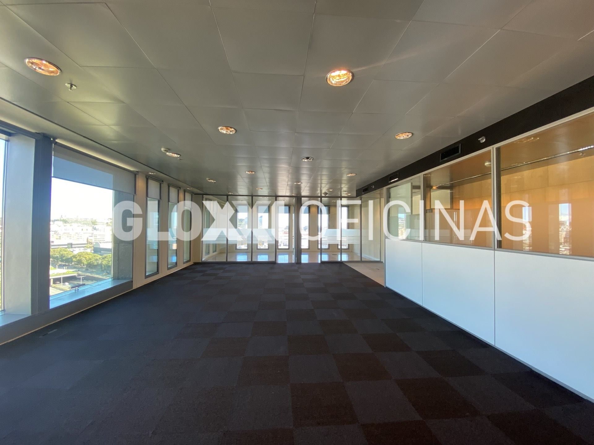 Büro zur Miete in L'Hospitalet de Llobregat mit Klimaanlage und Heizung