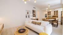 Living room of Flat for sale in  Madrid Capital