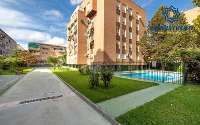 Vista exterior de Pis en venda en  Granada Capital amb Aire condicionat, Terrassa i Balcó