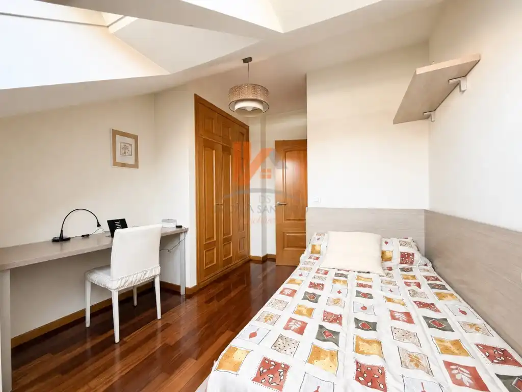 Habitación de Piso en venta en Santiago de Compostela  con Terraza, Amueblado y Horno