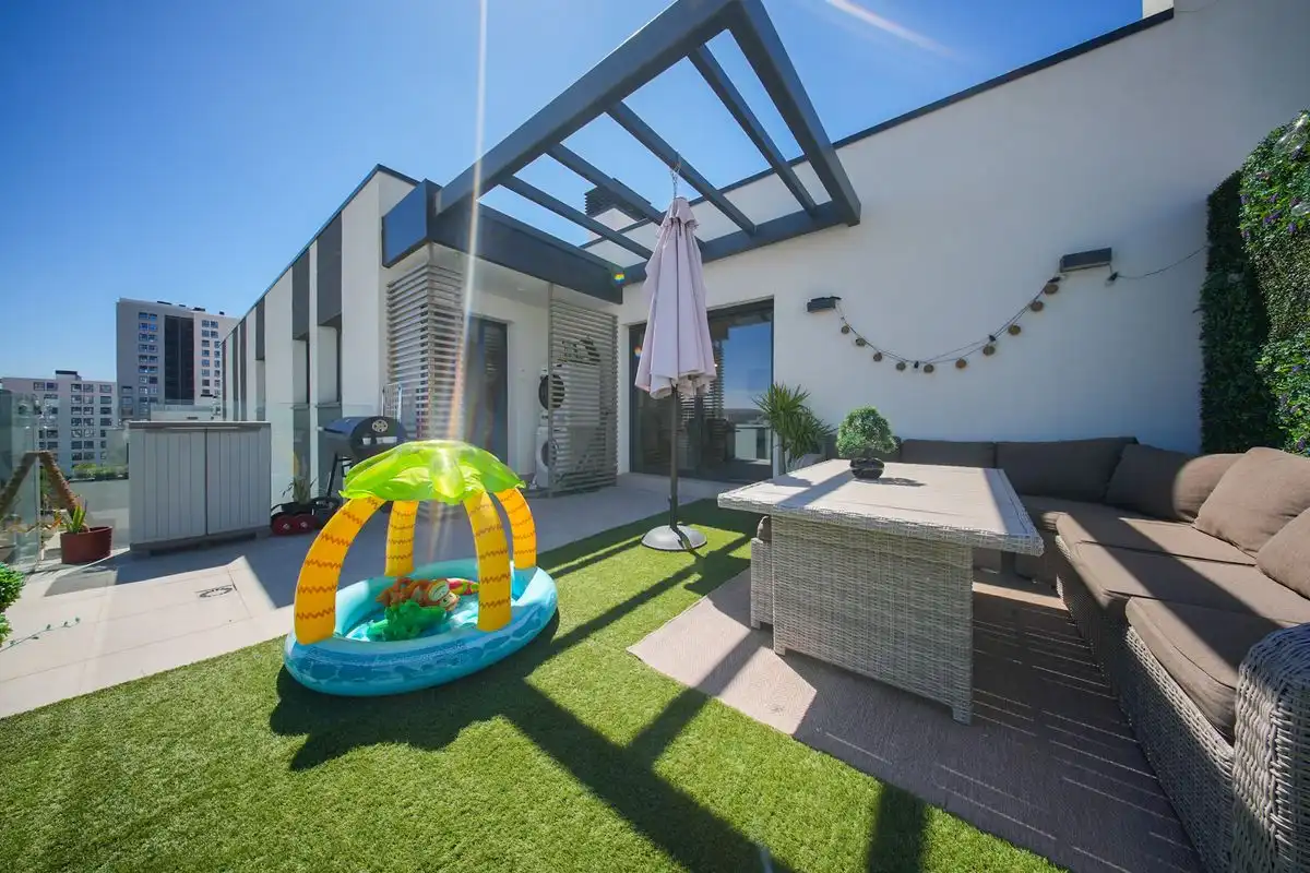 Terraza de Ático en venta en Alcalá de Henares con Aire acondicionado, Calefacción y Jardín privado