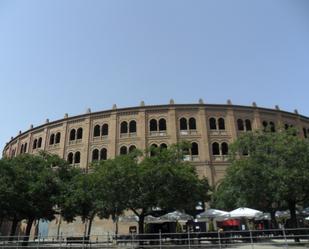 Vista exterior de Pis de lloguer en  Granada Capital amb Terrassa i Balcó