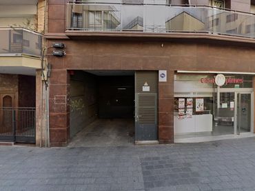 Einzelparkplatz zum Verkauf in Avenida de la Generalitat 34