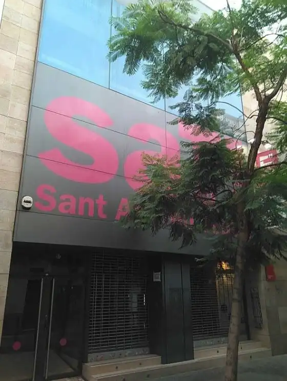 Vista exterior de Edifici en venda en Barcelona