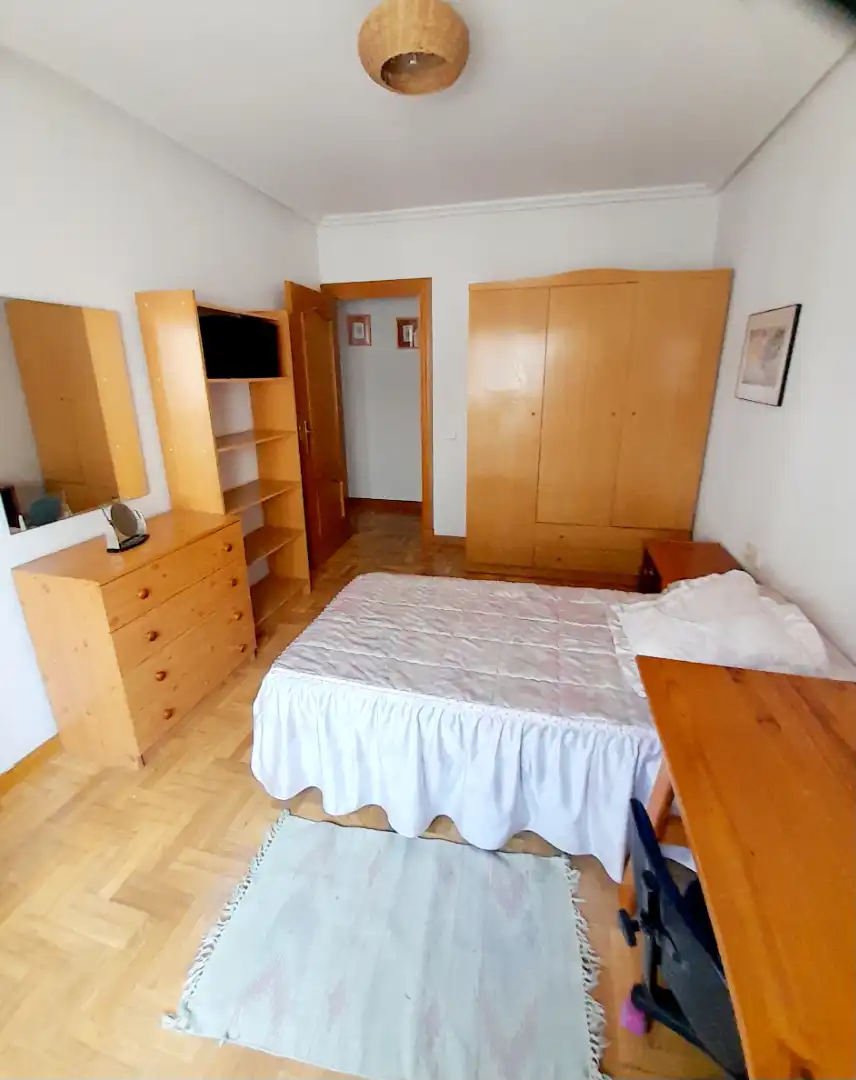 Dormitori de Apartament en venda en Salamanca amb Calefacció, Parquet i Moblat