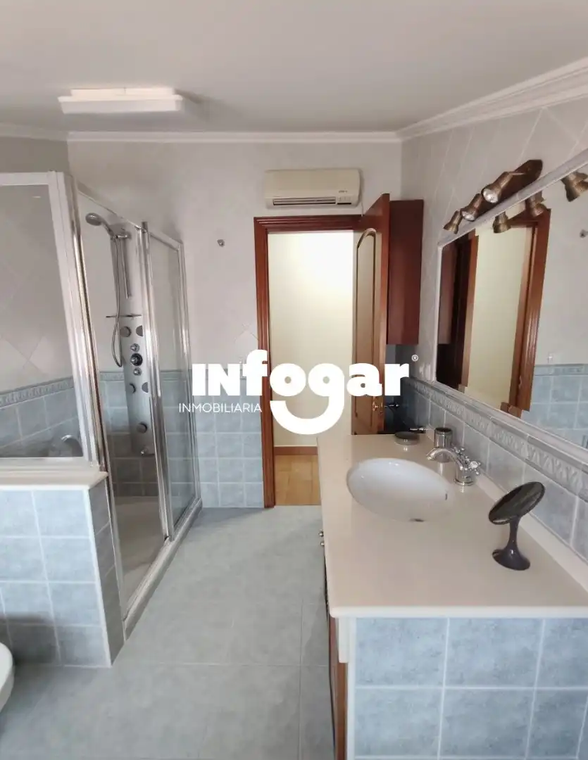 Baño de Ático de alquiler en O Rosal   con Calefacción, Parquet y Terraza