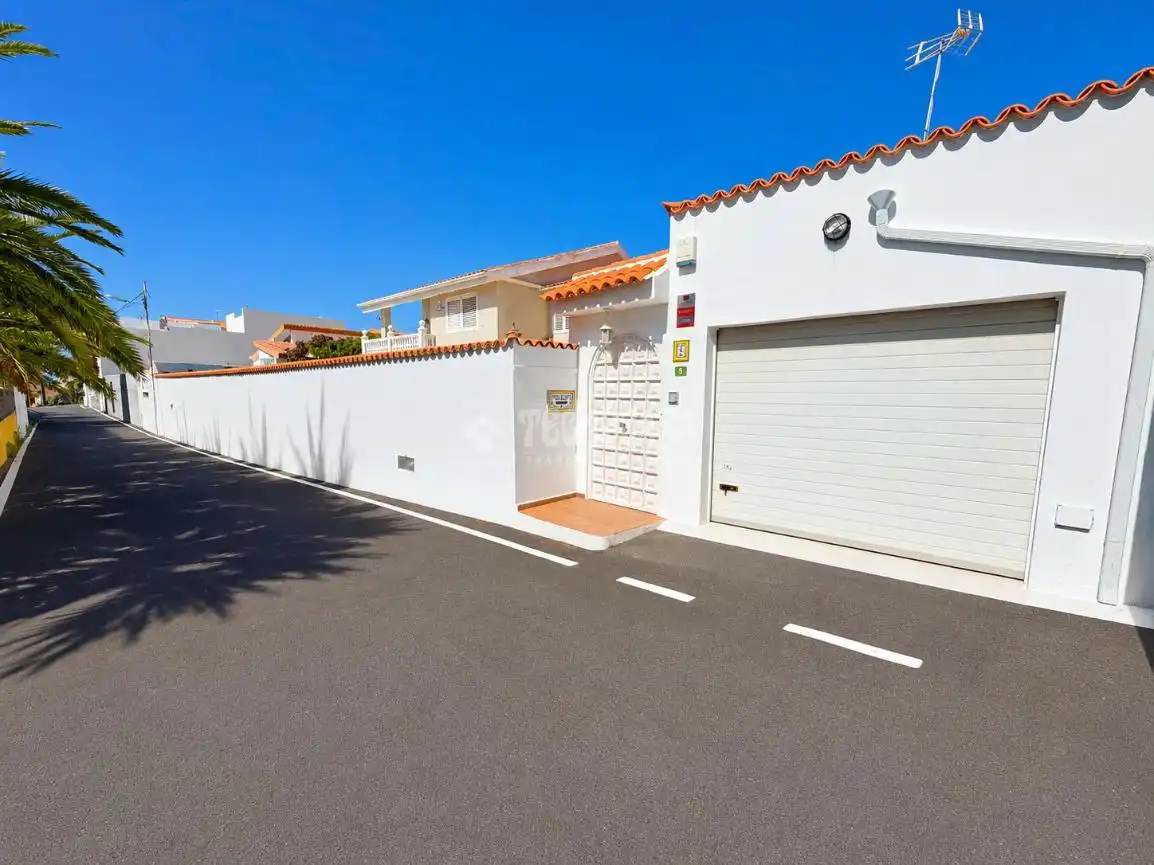 Vista exterior de Casa o chalet en venta en Candelaria con Aire acondicionado, Jardín privado y Terraza
