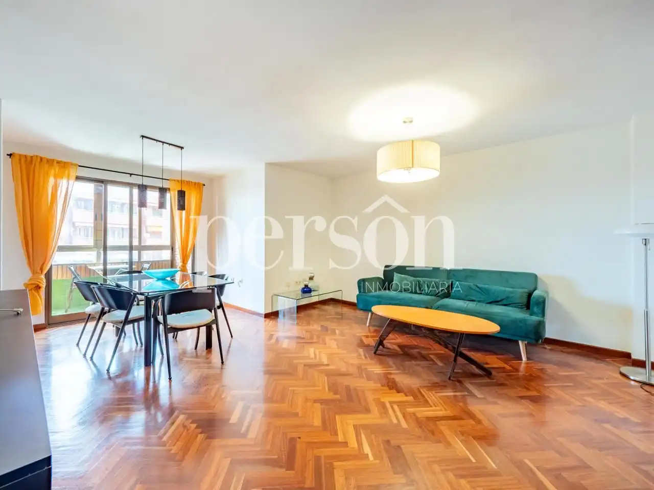 Living room of Flat for rent in Valencia  with Air Conditioner, Parquet flooring and Furnished