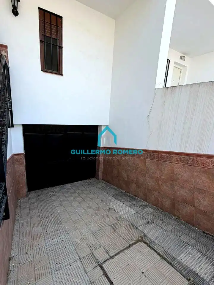 Vista exterior de Casa o xalet en venda en Coria del Río