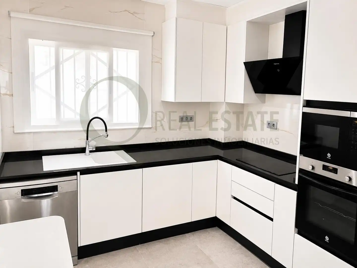 Küche von Wohnung zur Miete in El Campello mit Heizung, Privatgarten und Terrasse