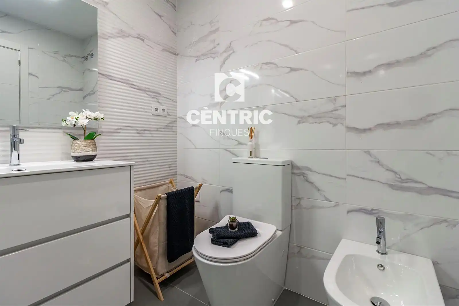 Baño de Piso en venta en Terrassa con Terraza