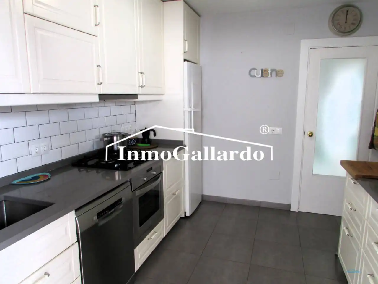 Cuina de Casa adosada en venda en Rincón de la Victoria amb Jardí privat, Terrassa i Piscina comunitària