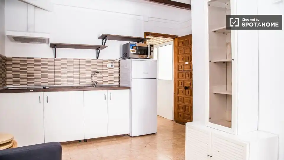 Cocina de Piso para compartir en Barcelona con Aire acondicionado, Calefacción y Amueblado