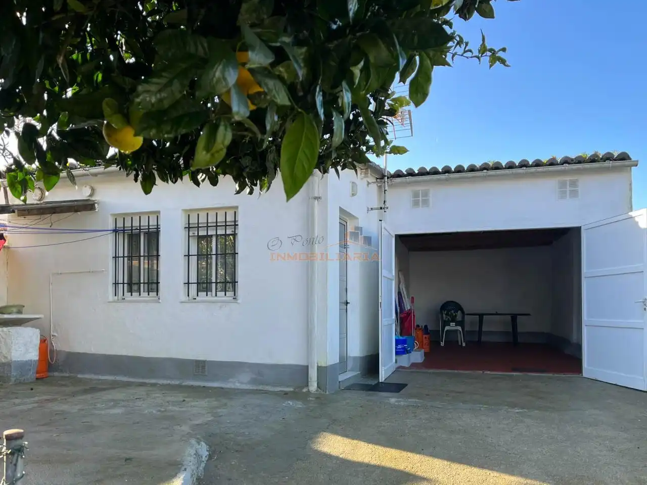 Vista exterior de Casa o xalet en venda en Ferrol amb Calefacció i Jardí privat