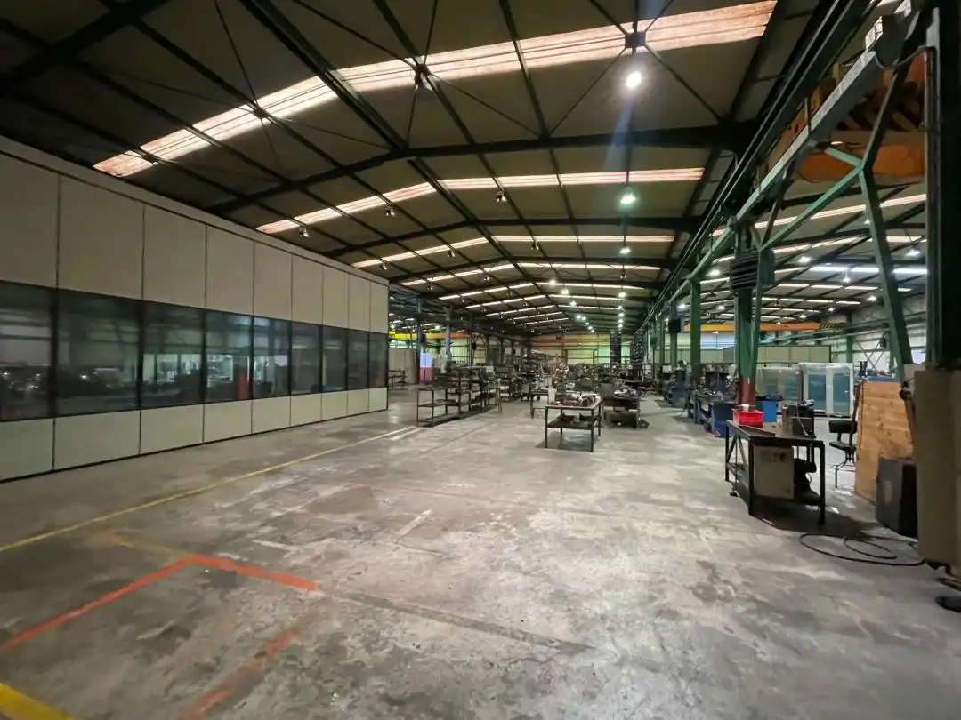 Fabrikhallen zur Miete in Deba