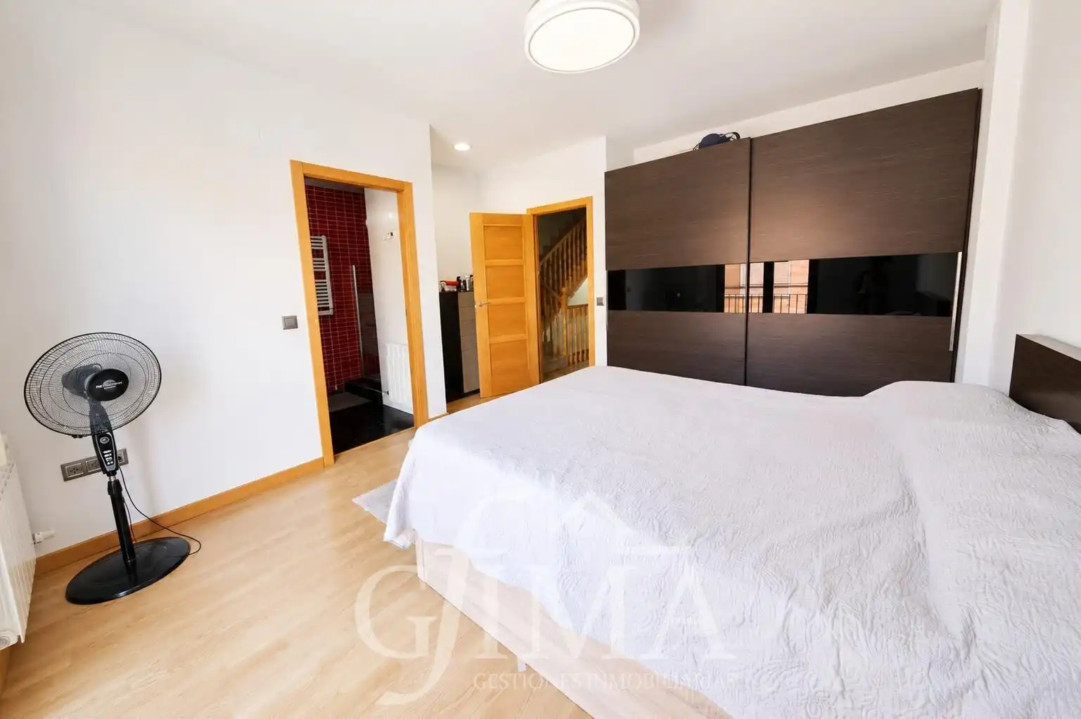 Habitación de Casa adosada en venta en Tomelloso con Calefacción y Amueblado