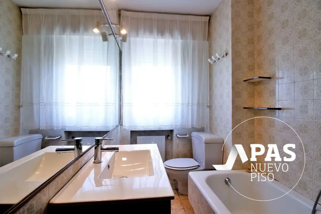 Bathroom of Flat for sale in Santander  with Heating, Private garden and Terrace