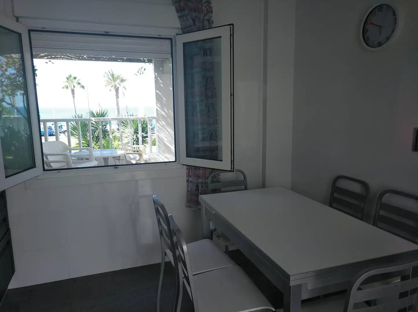 Menjador de Casa adosada de lloguer en Almería amb Aire condicionat, Calefacció i Jardí privat