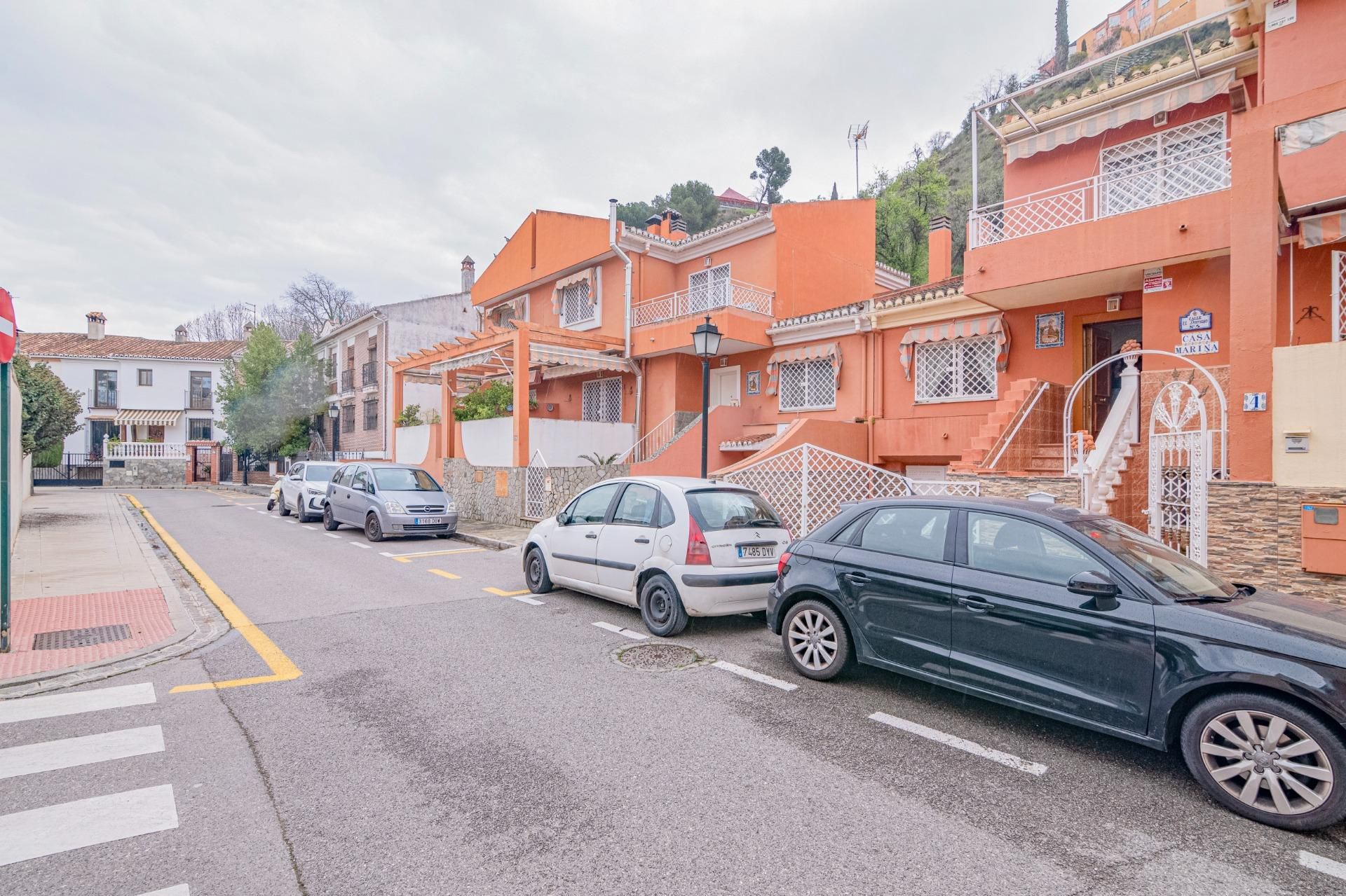 Vista exterior de Casa adosada en venta en  Granada Capital con Aire acondicionado