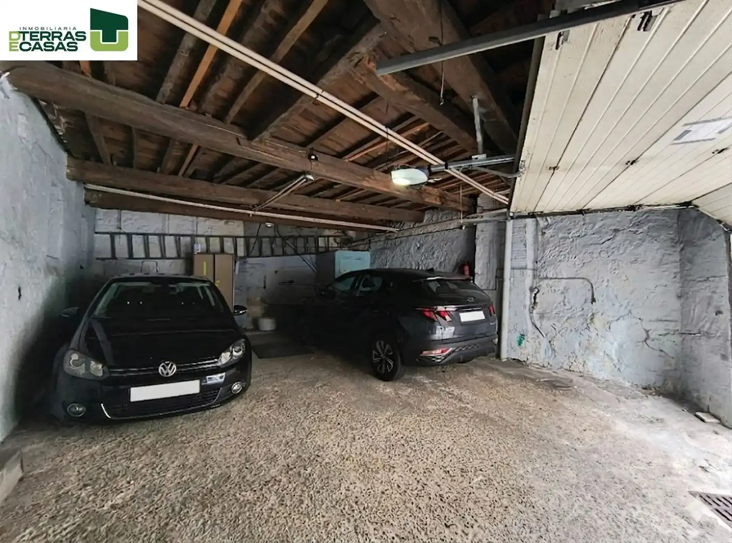 Aparcament de Casa o xalet en venda en Pontevedra Capital  amb Terrassa, Traster i Moblat