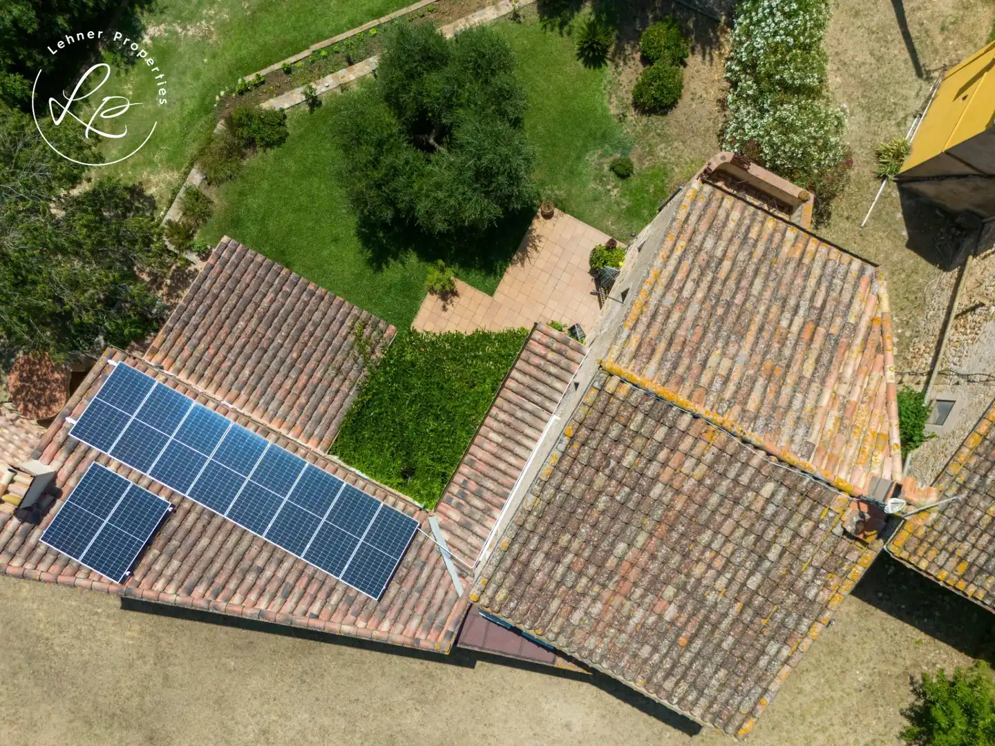 Jardí de Finca rústica en venda en Navata amb Aire condicionat, Calefacció i Jardí privat
