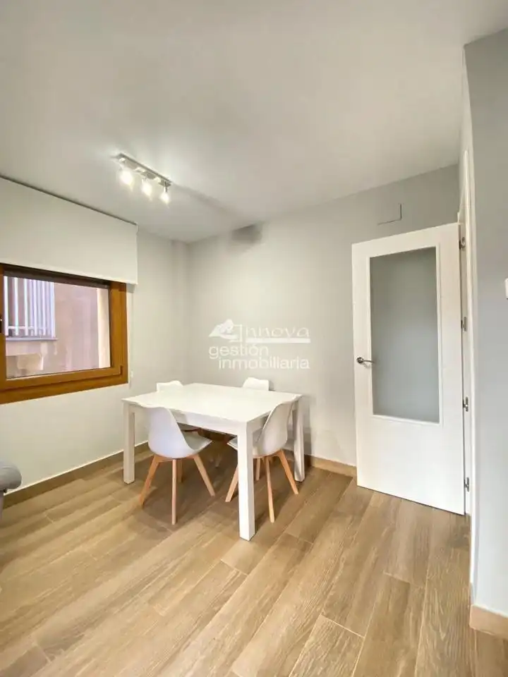 Ground floor for rent in San Nicolás, Plaza Mayor - San Agustín
