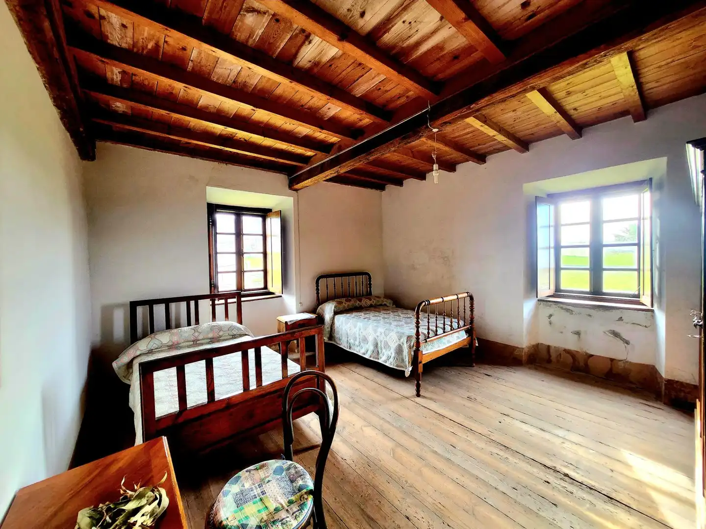 Schlafzimmer von Country house zum Verkauf in Coaña mit Privatgarten, Abstellraum und Balkon