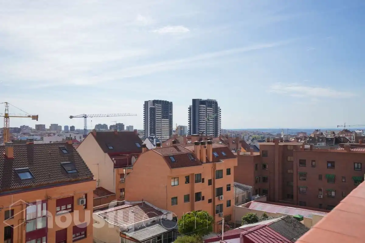 Vista exterior de Piso en venta en  Madrid Capital con Aire acondicionado y Calefacción