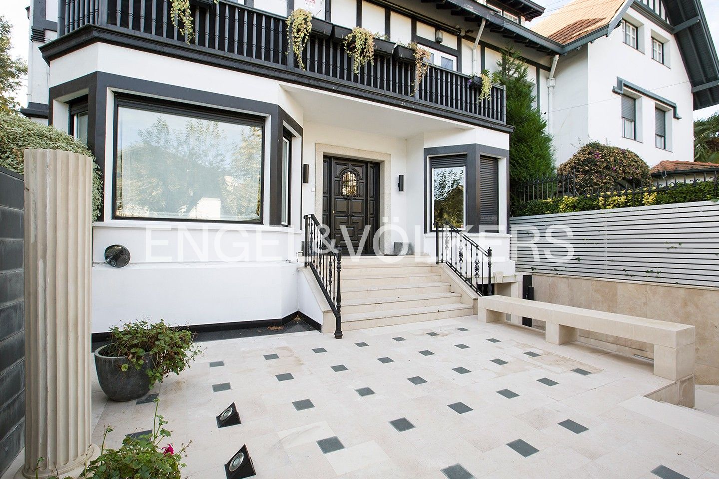 Vista exterior de Casa adosada en venta en Getxo  con Calefacción, Jardín privado y Terraza