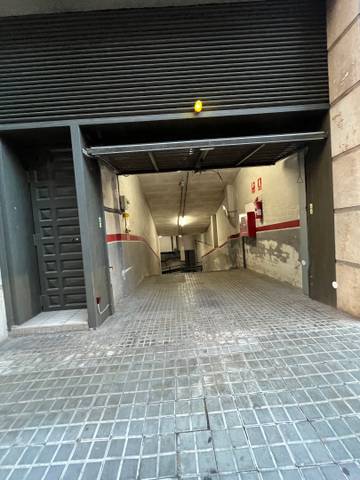 Garaje en Alquiler en Carrer de l'Escola Pia en Centre
